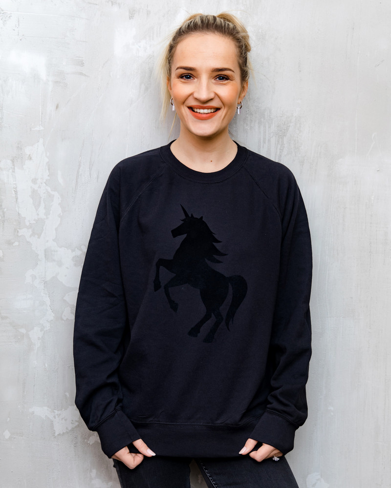 BLACK VELVET UNICORN UNISEX SWEATSHIRT BLACK
