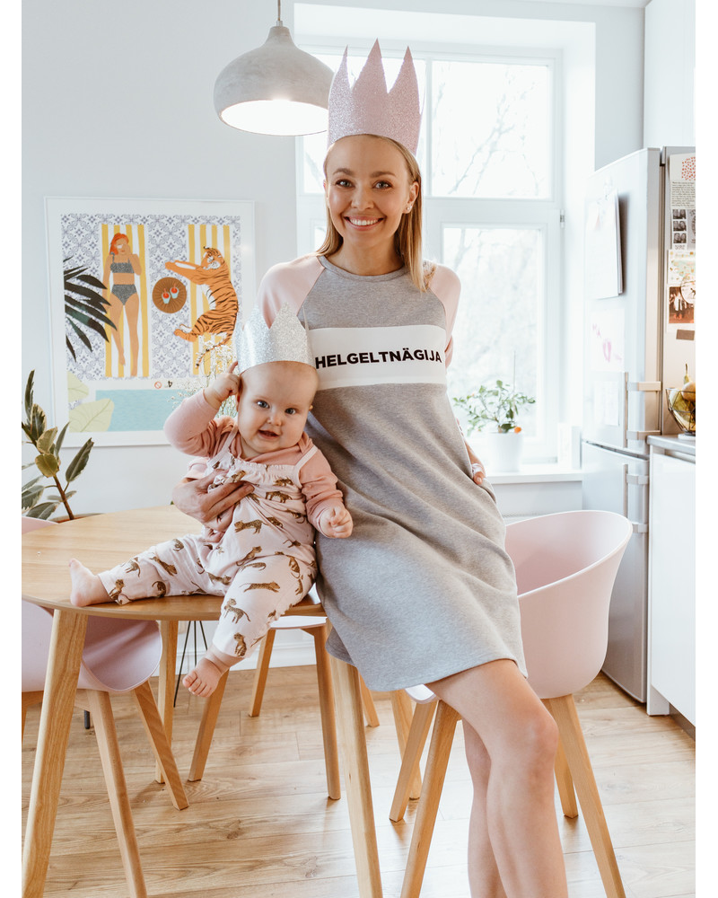 HELGELTNÄGIJA NURSING DRESS PEACHY & GREY