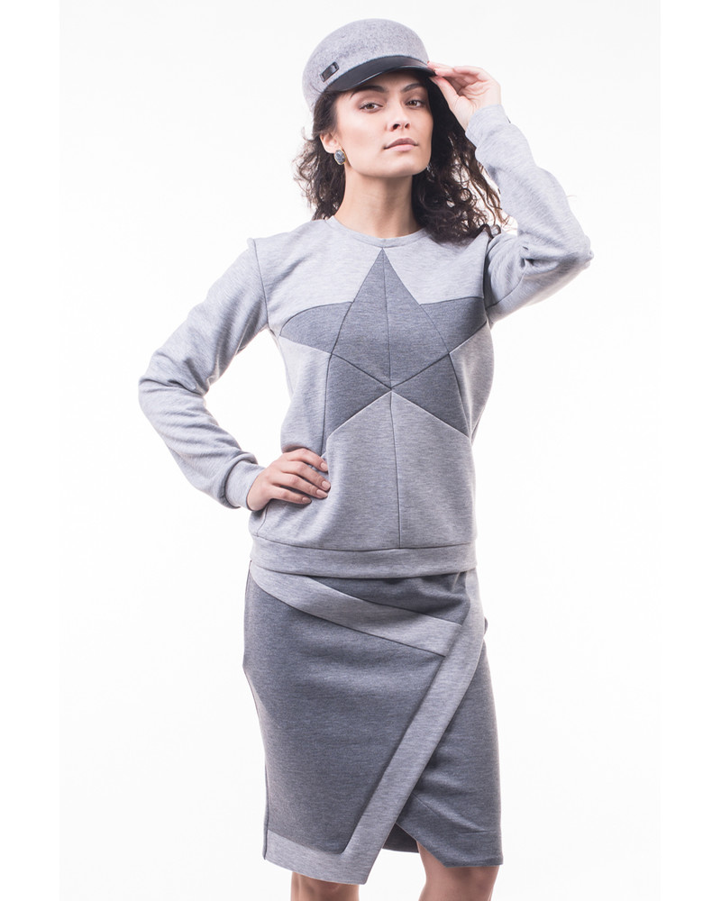 GREY STAR SWEATER