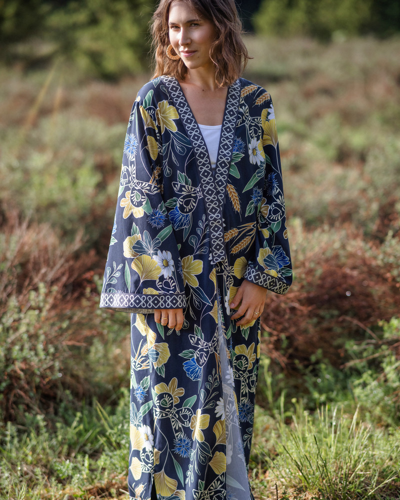 CORNFLOWER FLYAWAY KIMONO BLACK