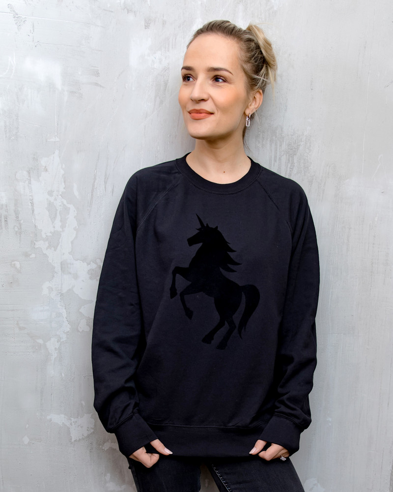 BLACK VELVET UNICORN UNISEX SWEATSHIRT BLACK