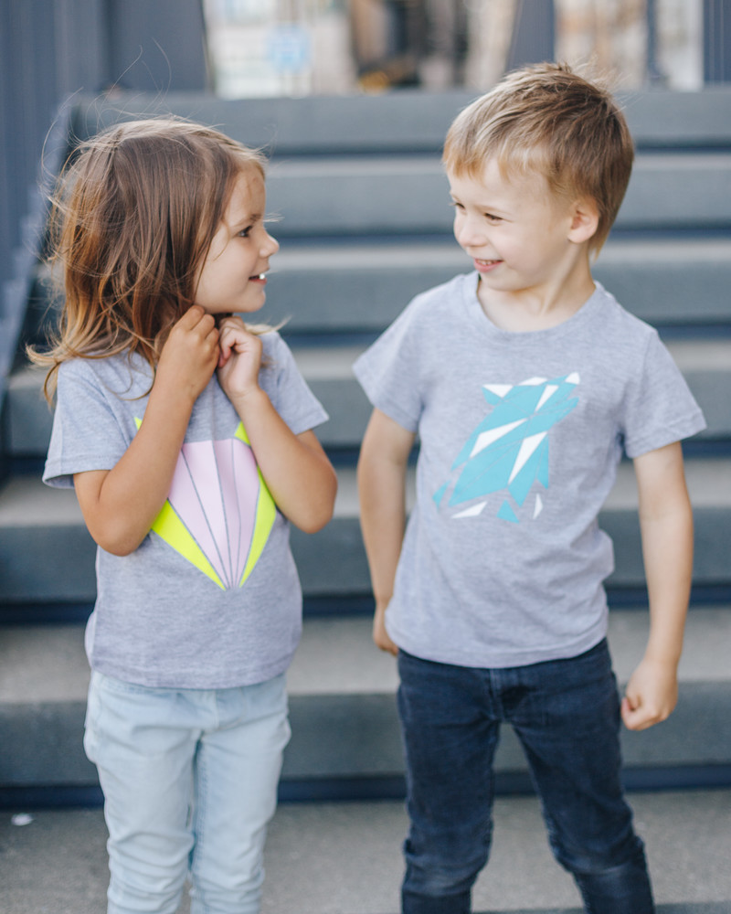 BLUE ABSTRACT WOLF KIDS T-SHIRT LIGHT GREY