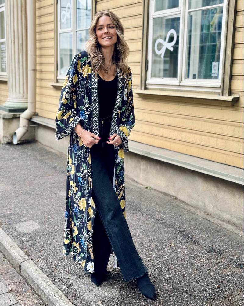 CORNFLOWER FLYAWAY KIMONO BLACK