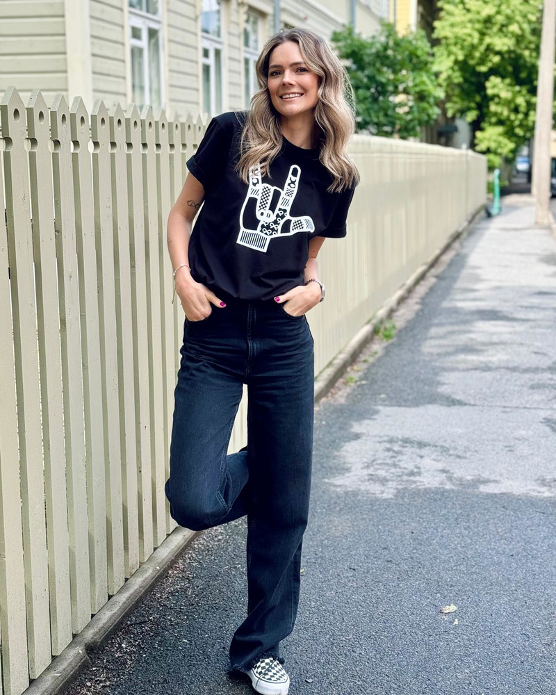 ROCK ON UNISEX T-SHIRT BLACK