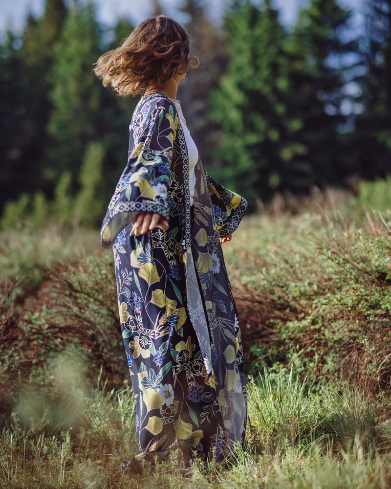 CORNFLOWER FLYAWAY KIMONO BLACK