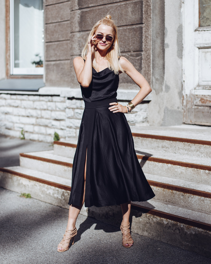 SILKY MIDI SKIRT BLACK