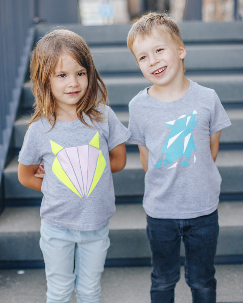BLUE ABSTRACT WOLF KIDS T-SHIRT LIGHT GREY