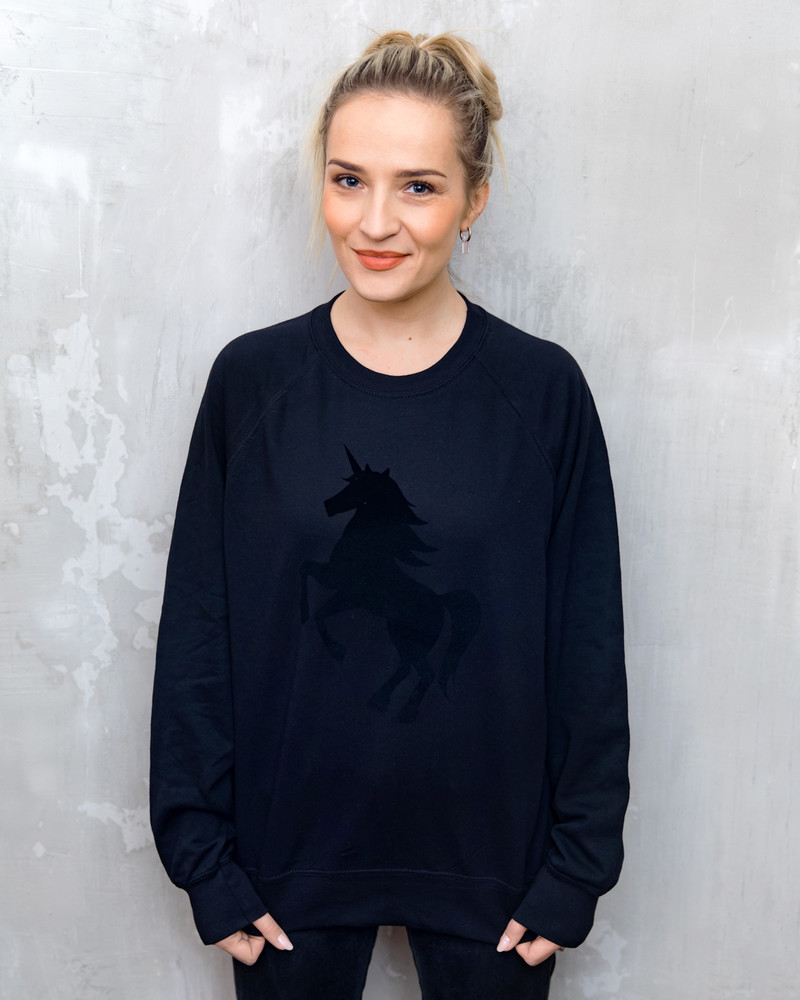 BLACK VELVET UNICORN UNISEX SWEATSHIRT BLACK