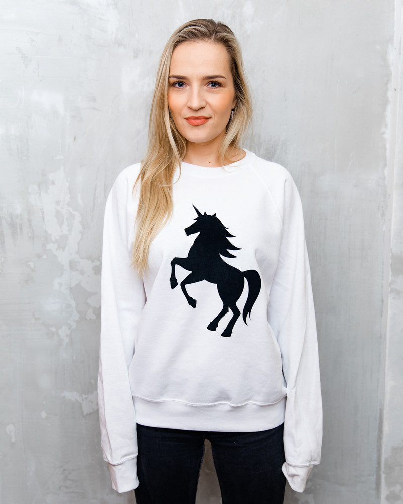 BLACK UNICORN WHITE UNISEX PRINT SWEATER