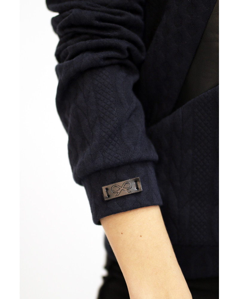 BLACK STAR KNIT NAVY SWEATER
