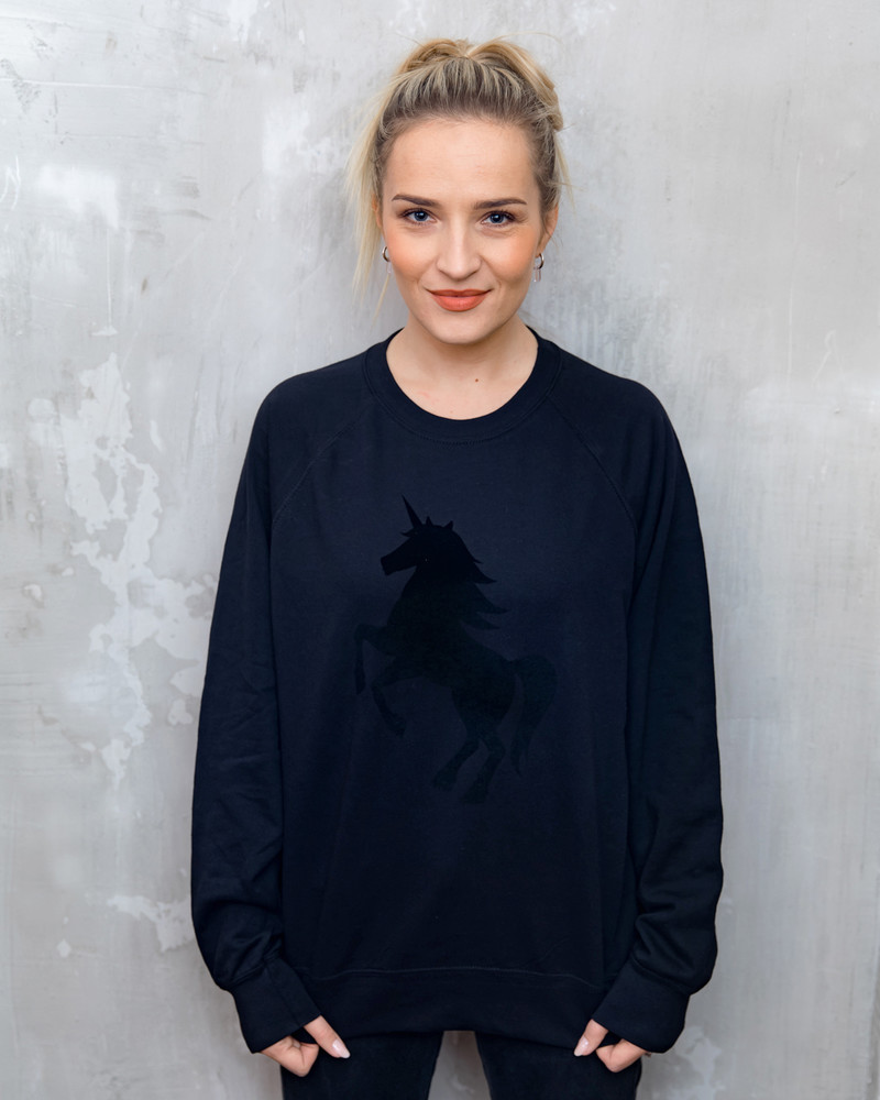 BLACK VELVET UNICORN UNISEX SWEATSHIRT BLACK
