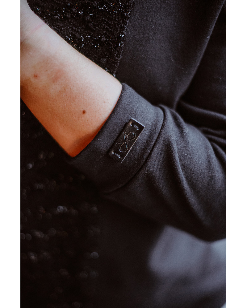 SHINY DIAGONAL SWEATER BLACK