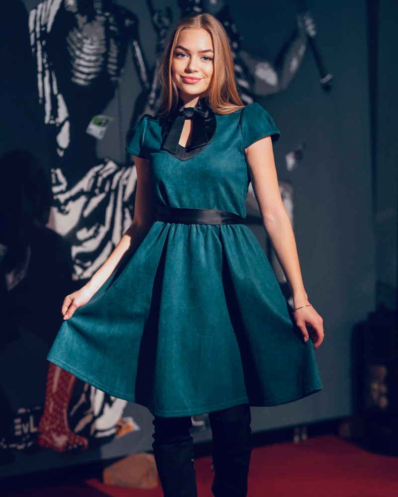 DOLLABLE DRESS SUEDE GREEN