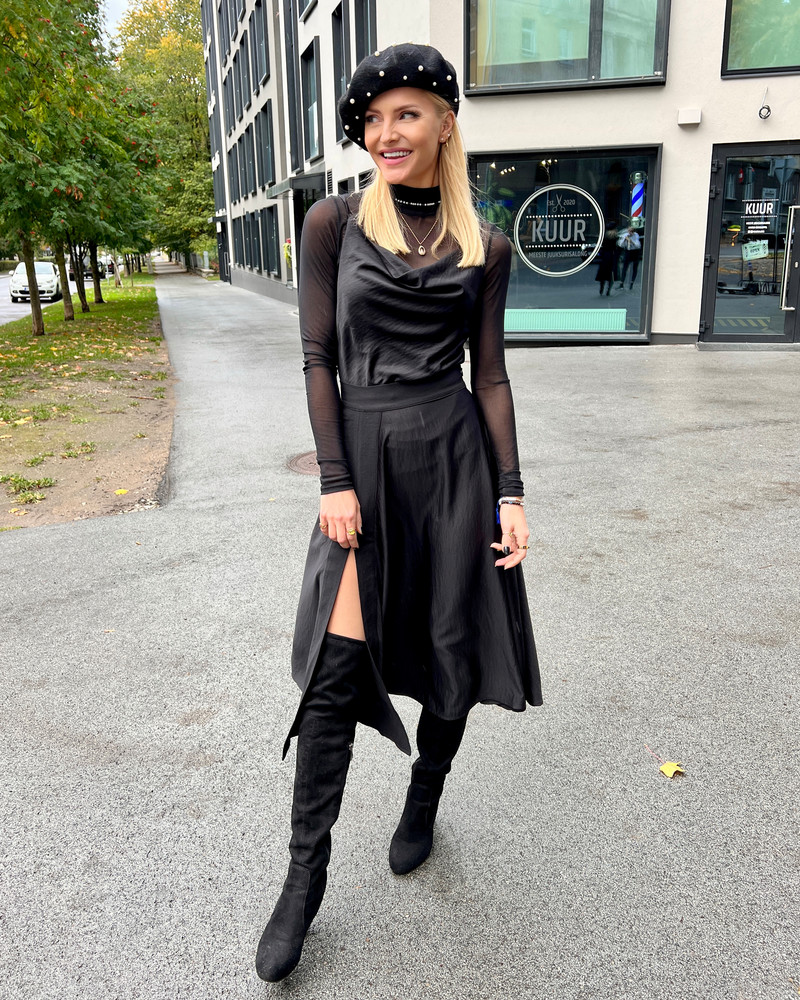 SILKY MIDI SKIRT BLACK