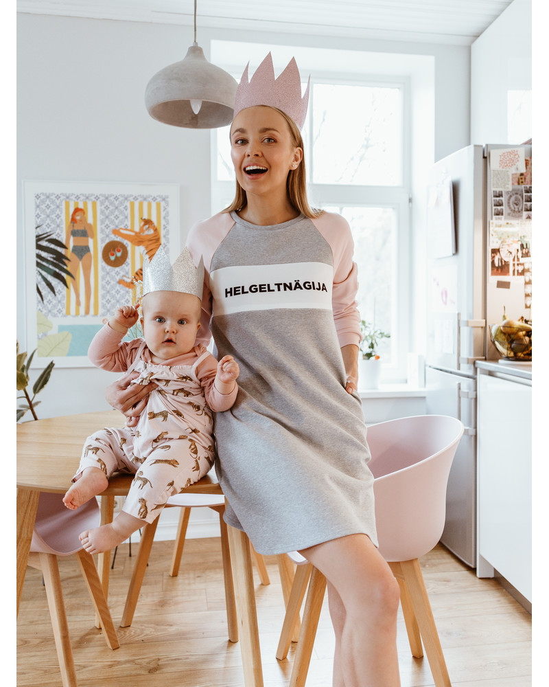 HELGELTNÄGIJA NURSING DRESS PEACHY & GREY
