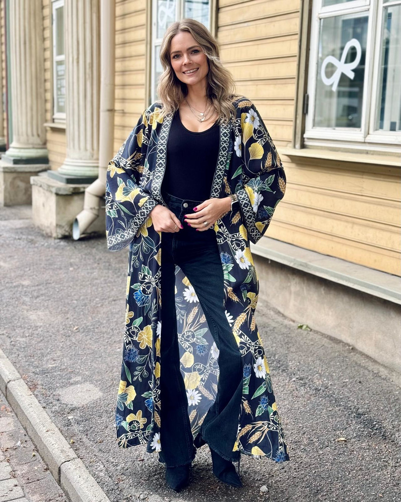 CORNFLOWER FLYAWAY KIMONO BLACK