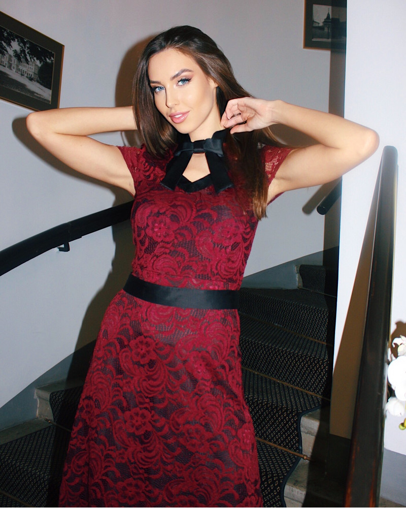 DOLLABLE MAXI DRESS LACE BORDEAUX