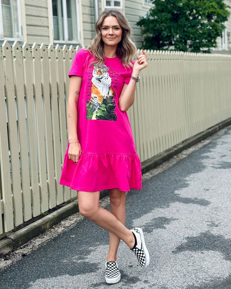 QUEEN OF JUNGEL FRILL DRESS FUCHSIA
