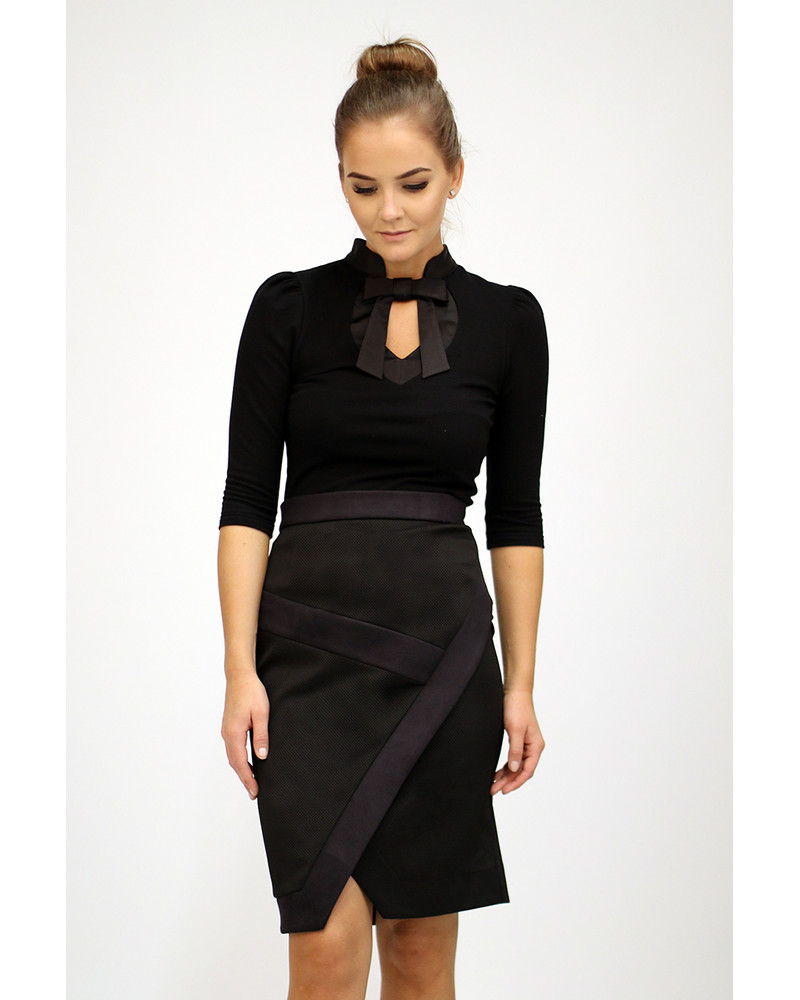 BLACK DIAGONAL SLIT SKIRT