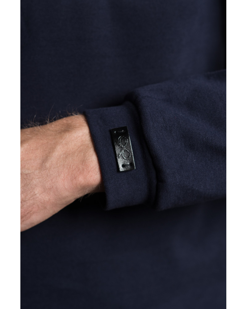 GUESS WHO S BÕKK DARK BLUE SWEATER