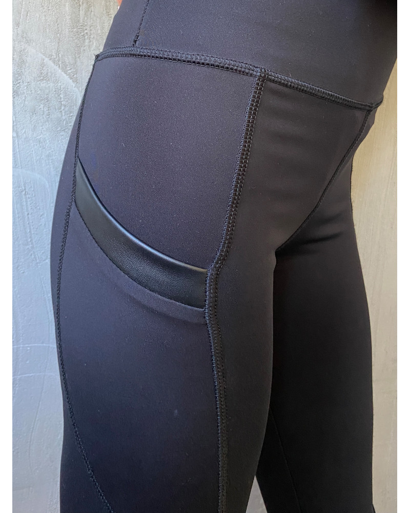 HIGH-WAISTED TALLINN DOLLS LEGGINGS
