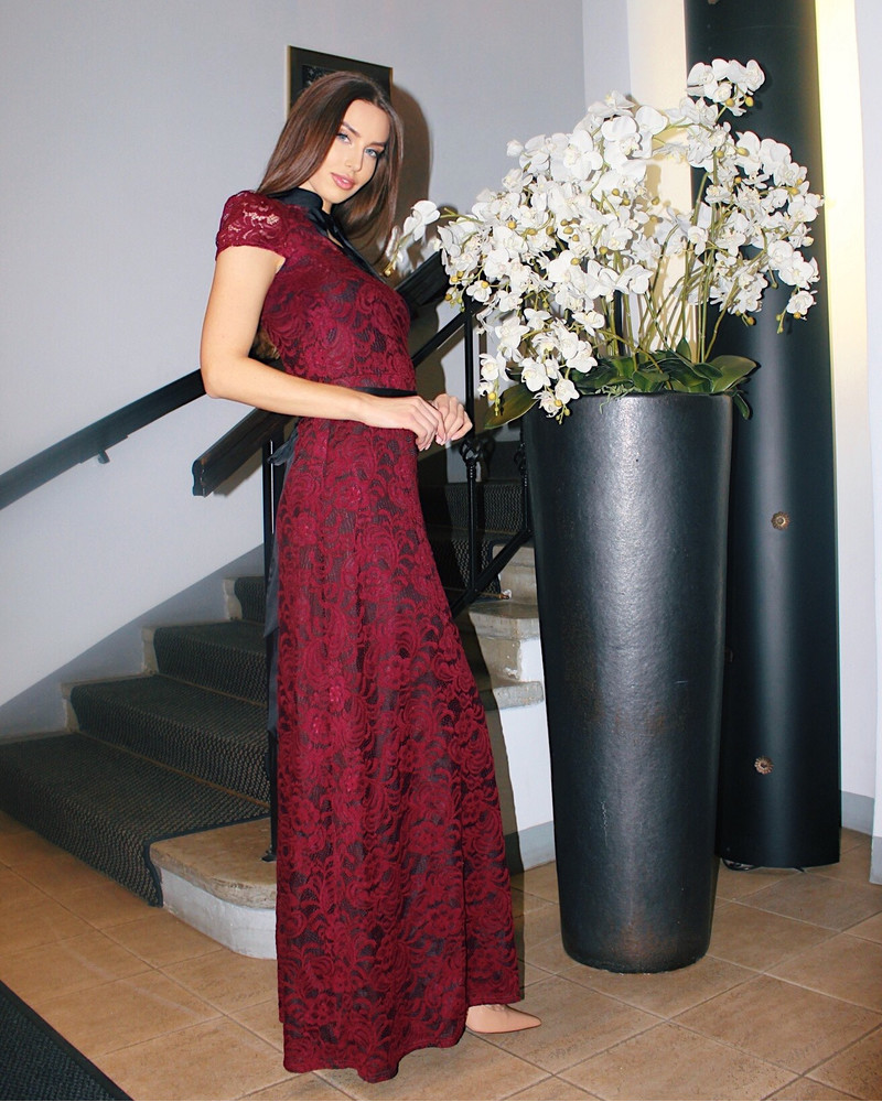 DOLLABLE MAXI DRESS LACE BORDEAUX