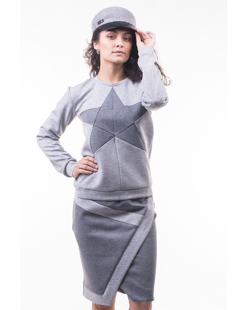 GREY STAR SWEATER