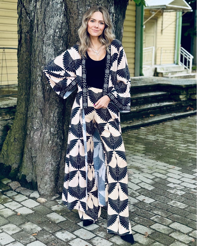 LETRIBE UNISEX STORK KIMONO