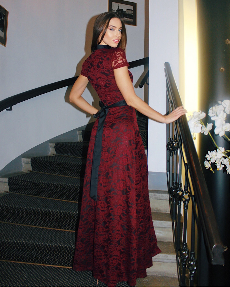 DOLLABLE MAXI DRESS LACE BORDEAUX