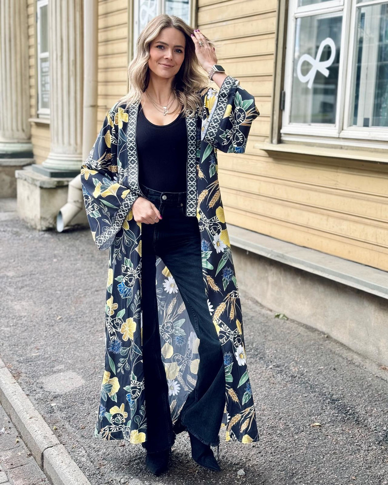 CORNFLOWER FLYAWAY KIMONO BLACK