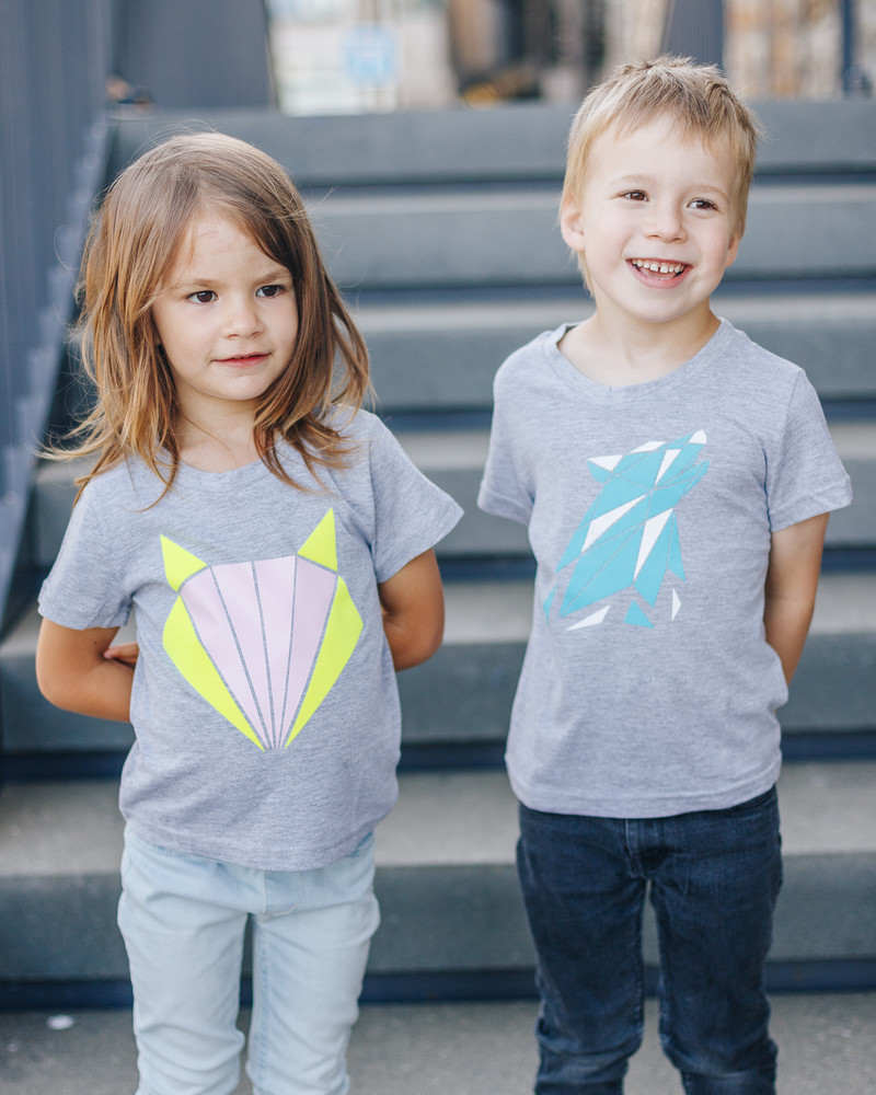 BLUE ABSTRACT WOLF KIDS T-SHIRT LIGHT GREY