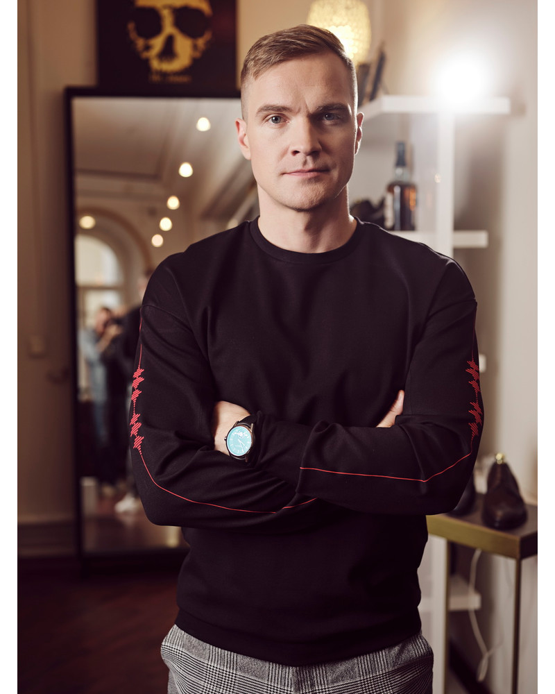 BLACK RED SOUNDWAVE SWEATER
