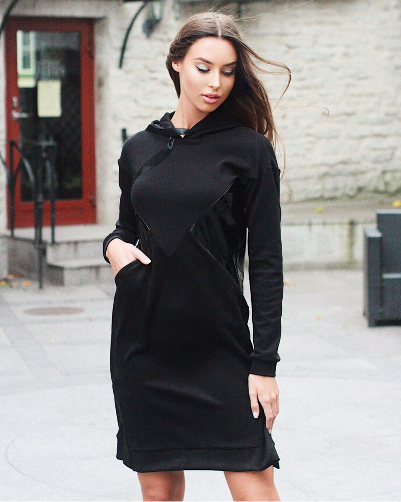TRIANGLE HOODED DRESS LATEX BLACK