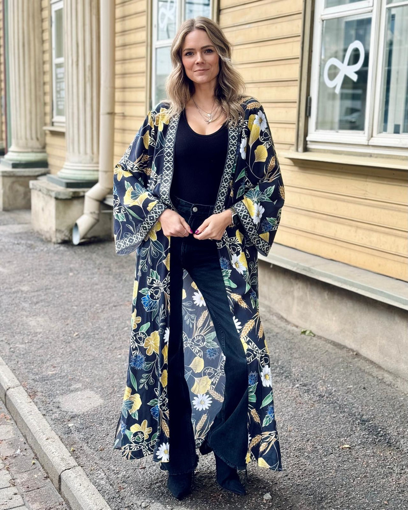CORNFLOWER FLYAWAY KIMONO BLACK