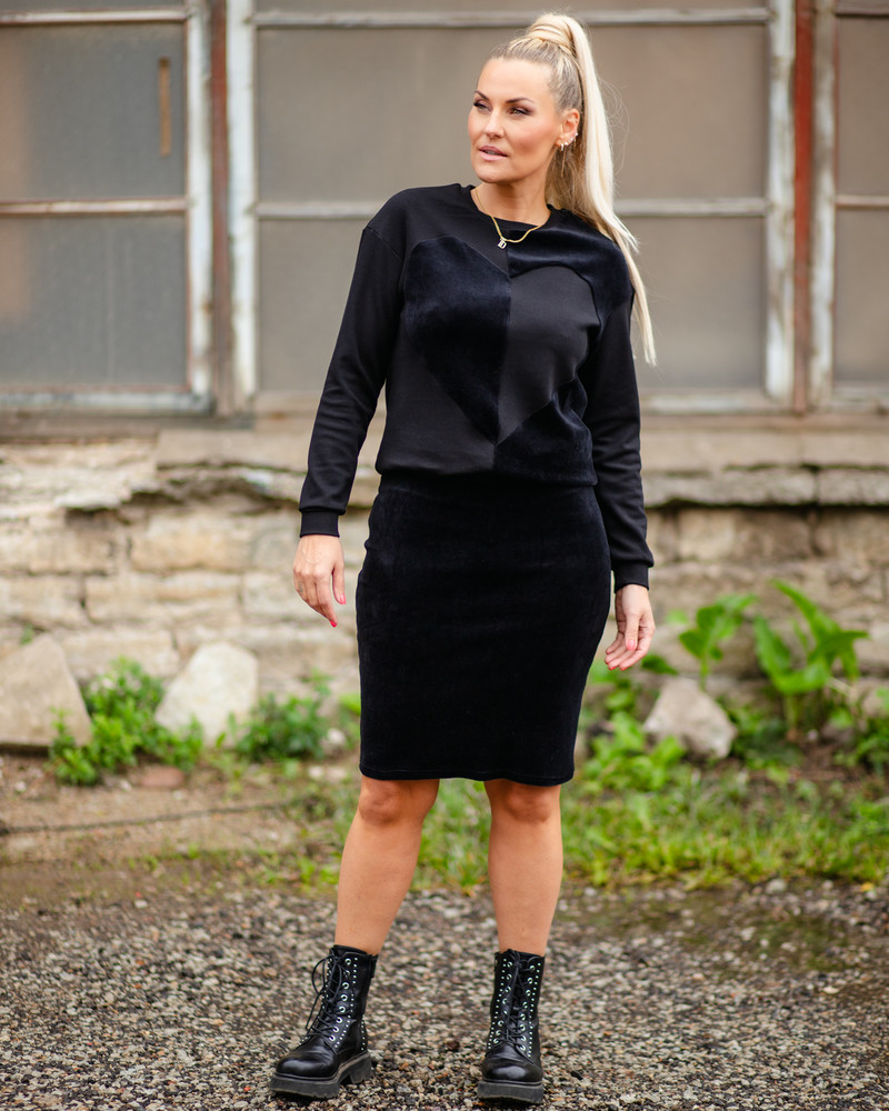 VELVET HEART SWEATSHIRT BLACK