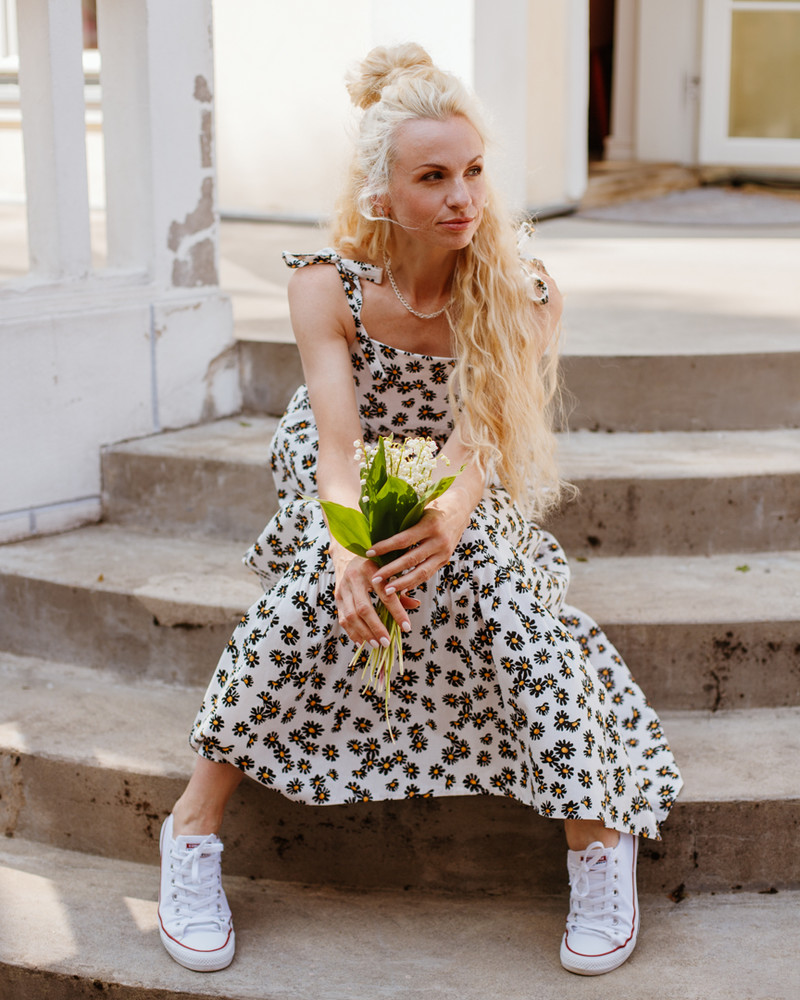 DAISY KNOT MIDI DRESS WHITE