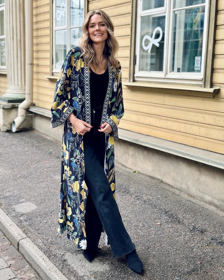 CORNFLOWER FLYAWAY KIMONO BLACK