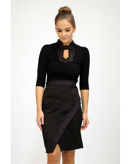 BLACK DIAGONAL SLIT SKIRT